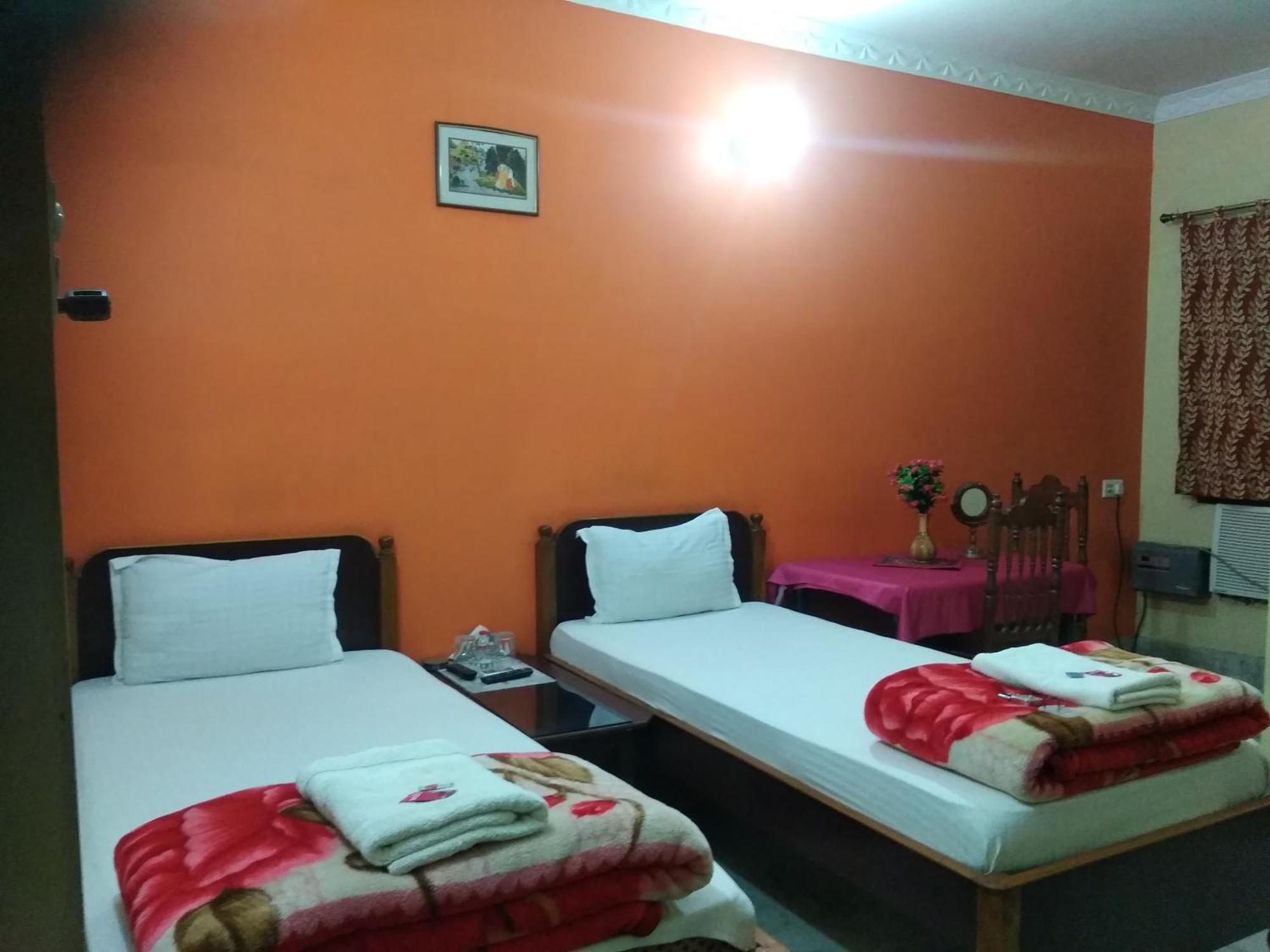Hotel Chandrakala Regency 300 Meters From Dhanbad Railway Kültér fotó